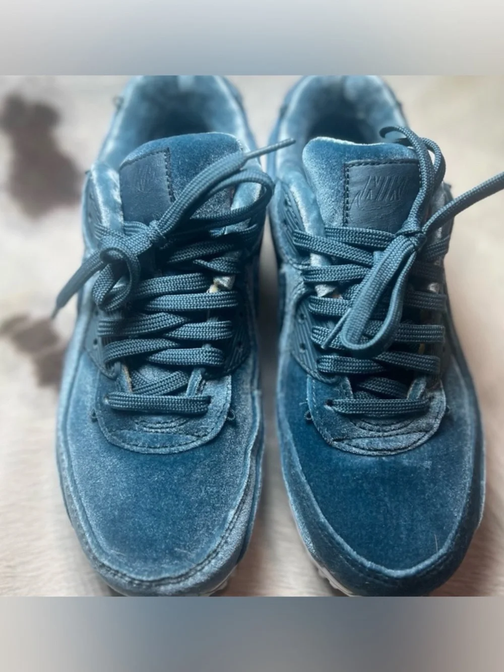 Nike Air Max 90 Women's Velvet Athletic Sneakers in Teal Blue. 7.5 - Picture 2 of 4